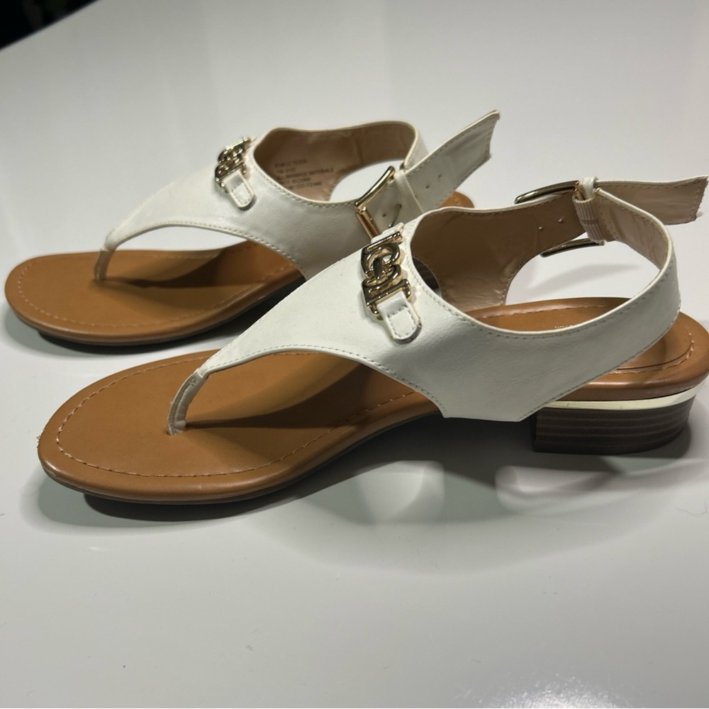 Liz Claiborne Tessa Sandals Shoes Women’s 8.5 White T-Strap Metal Decor Casual - Picture 5 of 10